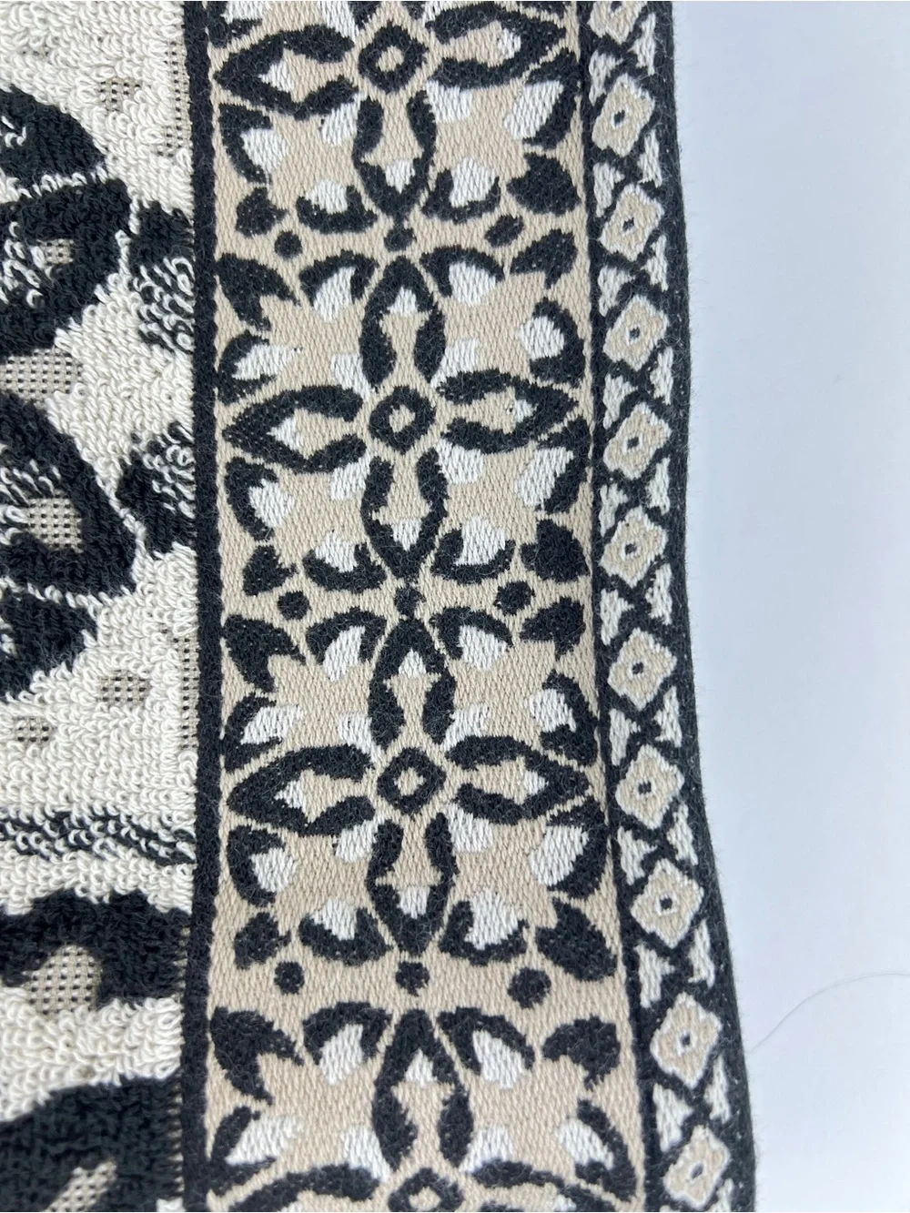 Peri Home Bath Towel Set Black Cream Floral Design 100% Cotton 3 Pc Set NEW